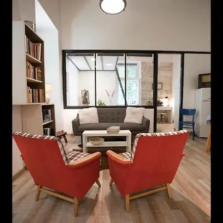 Elegant Garden Flat Apartment