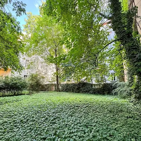 Apartment Elegant Garden Flat *